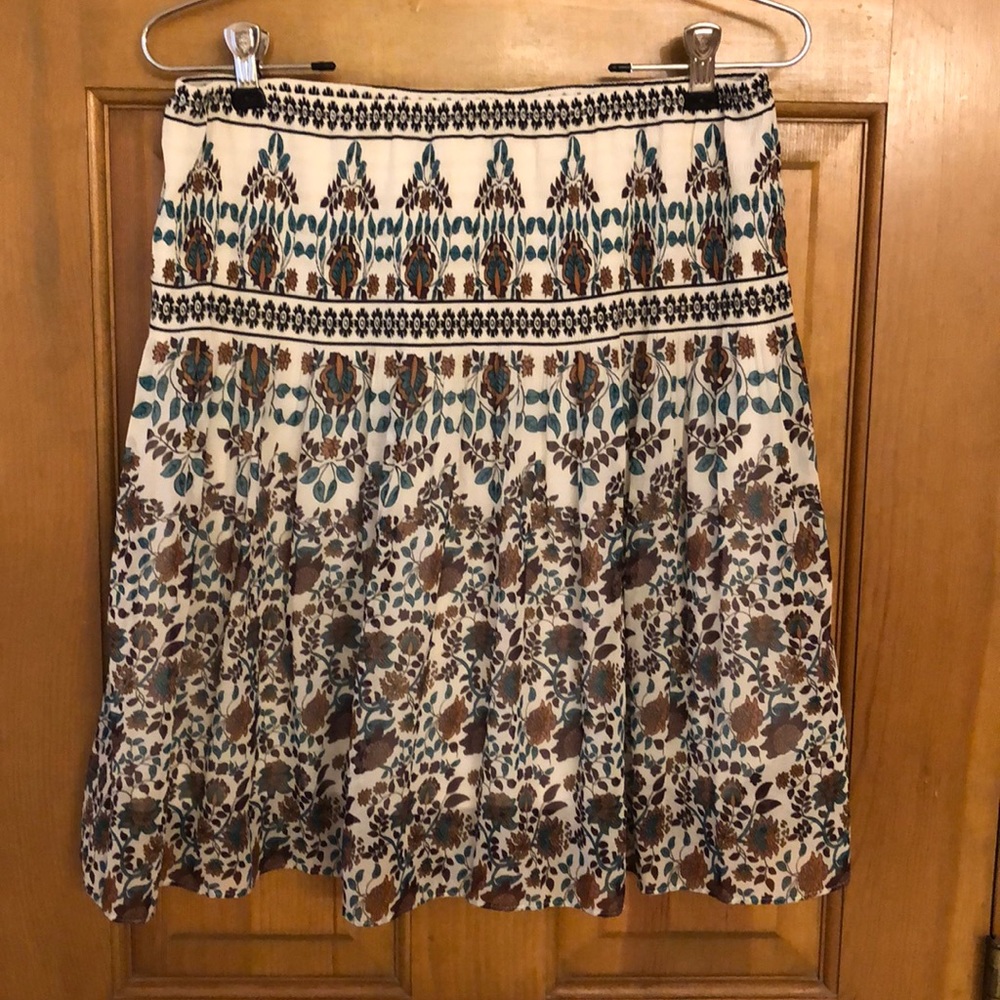 Max Studio elastic waist print skirt.